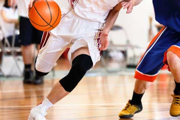 Basketballspieler Belastung für Knie